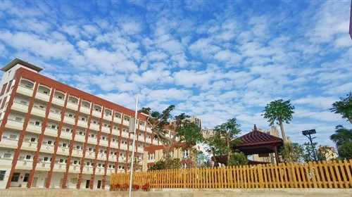 校(xiào)園風(fēng)光(guāng)6