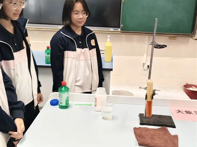 【五育并舉】探索科(kē)學奧秘 點亮(liàng)智慧未來(lái)泉州中遠學校科(kē)技(jì)節活動圓滿舉行(xíng)